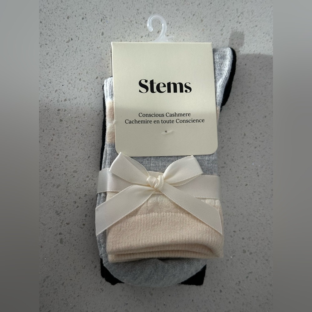✨NWT✨Stems: Women’s 2 Pack Conscious Cashmere Socks